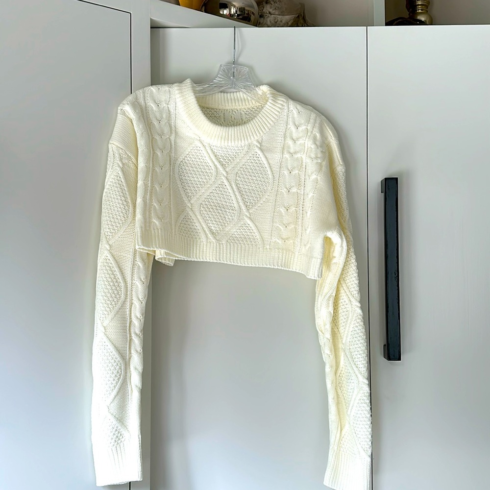 Women short sweater size S. No brand tag.